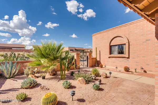 Property Slideshow image 3 of 50 | 4947 s harvest moon dr, Green Valley, AZ, 85622
