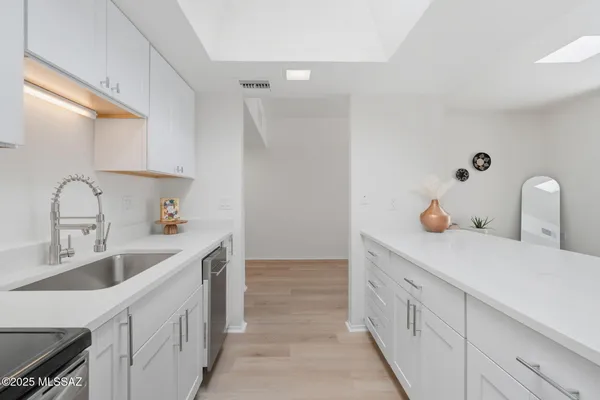 Property Slideshow image 2 of 34 | 1759 w dalehaven cir, Tucson, AZ, 85704