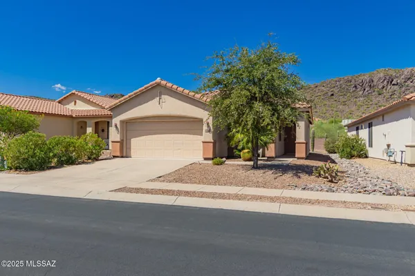 Property Slideshow image 2 of 34 | 9455 n whispering shadows way, Tucson, AZ, 85743