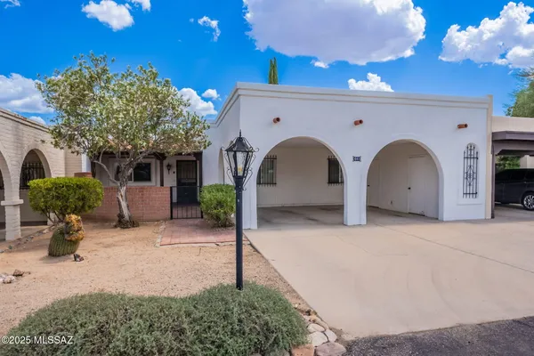Property Slideshow image 2 of 50 | 641 s los diamantes, Green Valley, AZ, 85614