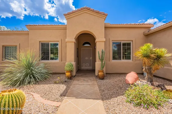 Property Slideshow image 3 of 51 | 908 e sawmill canyon pl, Green Valley, AZ, 85614