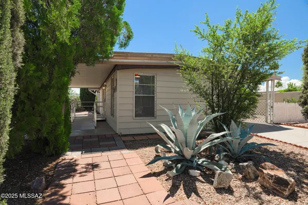 Property Slideshow image 3 of 25 | 191 w cedro dr, Green Valley, AZ, 85614