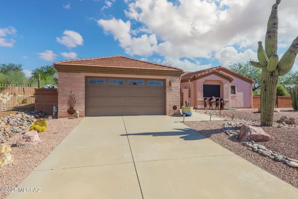 Property Slideshow image 2 of 49 | 184 n candlelight dr, Green Valley, AZ, 85614