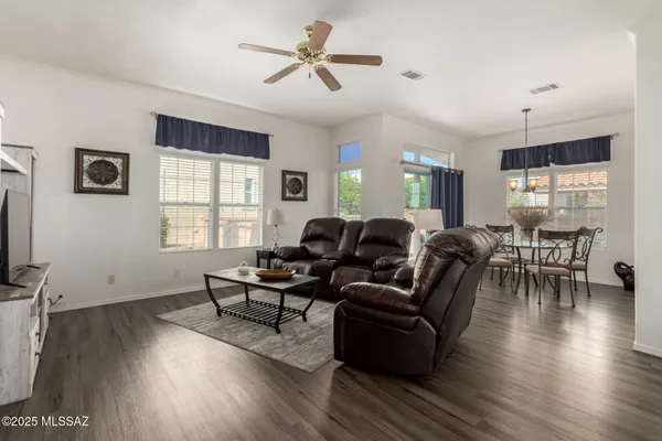 Property Slideshow image 2 of 22 | 554 w parkwood ct, Green Valley, AZ, 85614