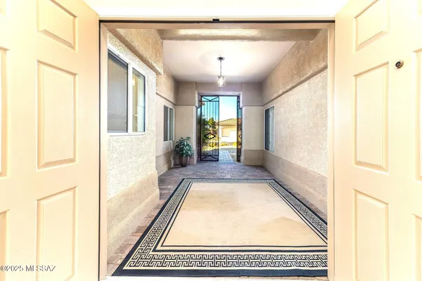 Property Slideshow image 3 of 50 | 1848 e crown ridge way, Oro Valley, AZ, 85755