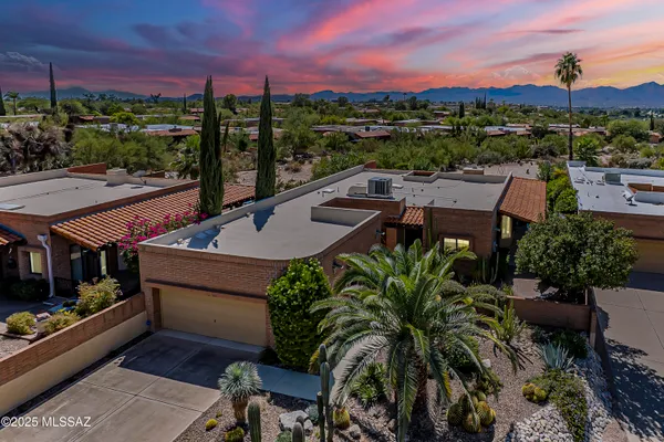 Property Slideshow image 3 of 46 | 1900 w ashbrook dr, Tucson, AZ, 85704