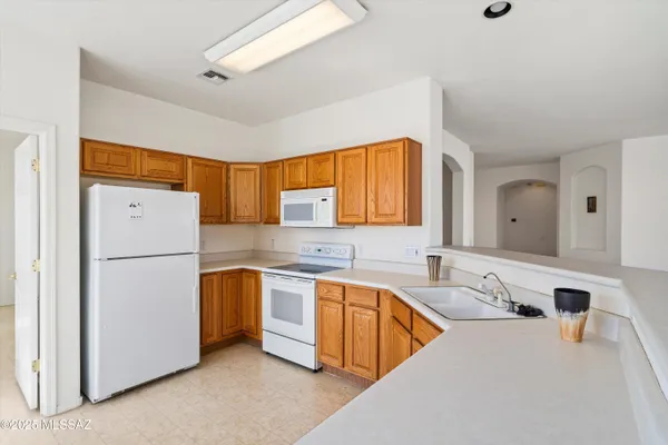 Property Slideshow image 2 of 51 | 8000 w blue heron way, Tucson, AZ, 85743