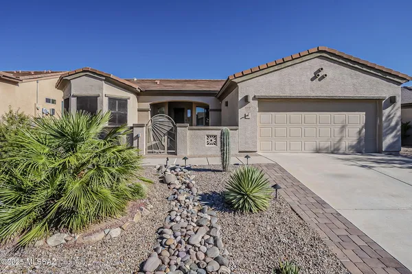 Property Slideshow image 2 of 35 | 1112 w tenniel dr, Green Valley, AZ, 85614