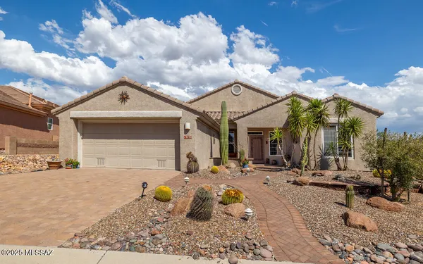Property Slideshow image 3 of 46 | 13730 n heritage canyon dr, Marana, AZ, 85658