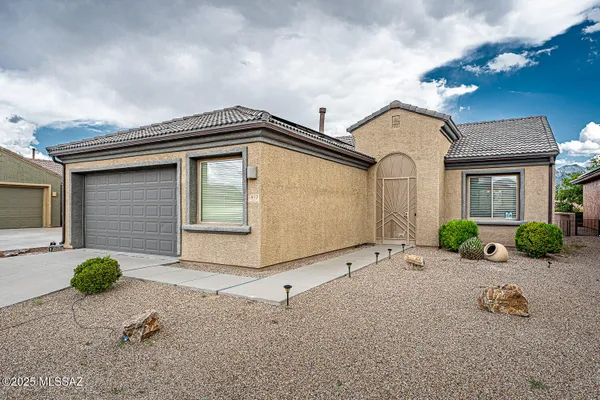 Property Slideshow image 3 of 47 | 5937 s scarlet sky pl, Green Valley, AZ, 85622