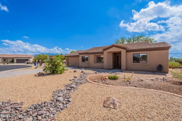 Property Slideshow image 2 of 26 | 1493 w hidden crest ct, Green Valley, AZ, 85622
