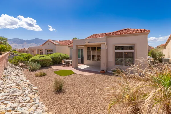 Property Slideshow image 2 of 37 | 2255 e montrose canyon dr, Oro Valley, AZ, 85755