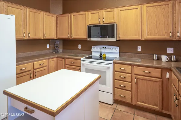 Property Slideshow image 3 of 42 | 14230 n lobelia way, Oro Valley, AZ, 85755