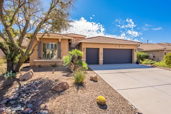 Property Slideshow image 2 of 28 | 2212 e bluejay bluff ln, Green Valley, AZ, 85614