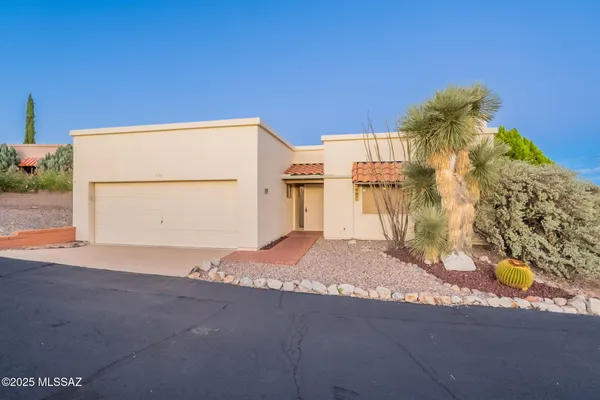 Property Slideshow image 2 of 48 | 939 s las lomas cir, Green Valley, AZ, 85614