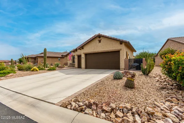 Property Slideshow image 3 of 26 | 2472 e rolling meadow ln, Green Valley, AZ, 85614