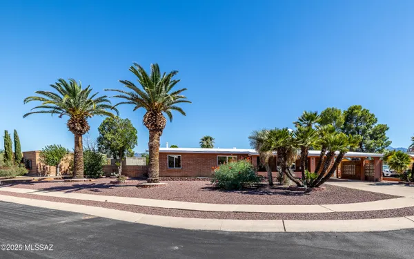 Property Slideshow image 2 of 35 | 240 e el viento, Green Valley, AZ, 85614