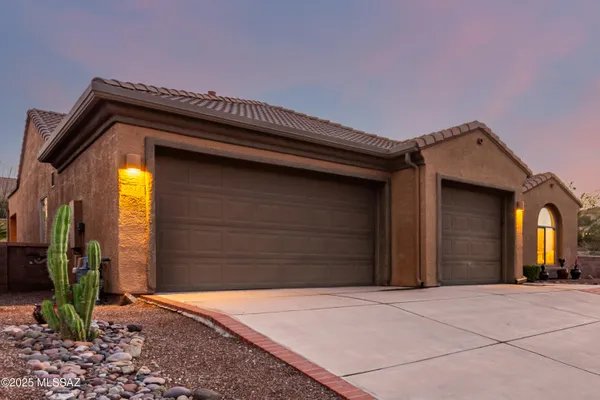 Property Slideshow image 3 of 29 | 5814 s turquoise canyon dr, Green Valley, AZ, 85622