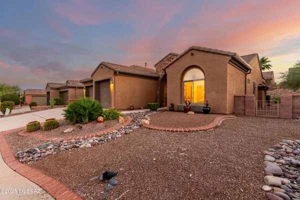 Property Slideshow image 2 of 29 | 5814 s turquoise canyon dr, Green Valley, AZ, 85622