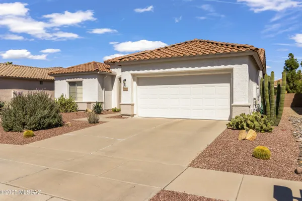 Property Slideshow image 3 of 32 | 7644 w copper crest pl, Tucson, AZ, 85743