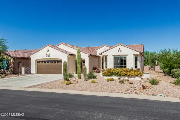 Property Slideshow image 2 of 44 | 2551 e canyon crossing dr, Green Valley, AZ, 85614