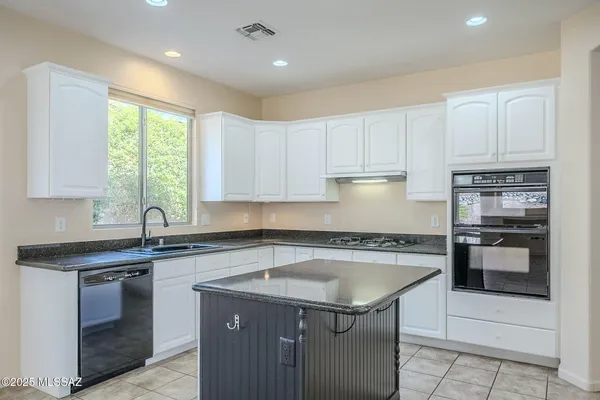 Property Slideshow image 3 of 49 | 38994 s windwood dr, Tucson, AZ, 85739