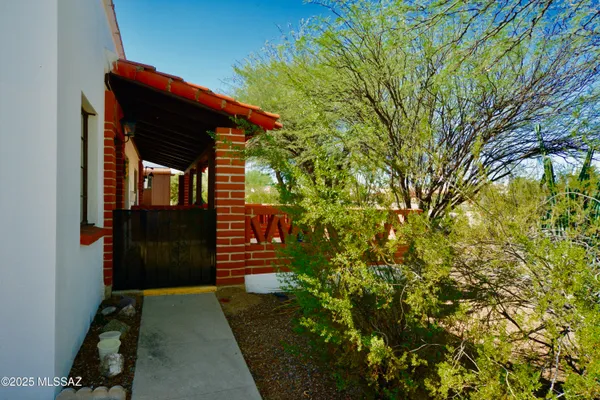 Property Slideshow image 3 of 23 | 401 w esperanza blvd a, Green Valley, AZ, 85614