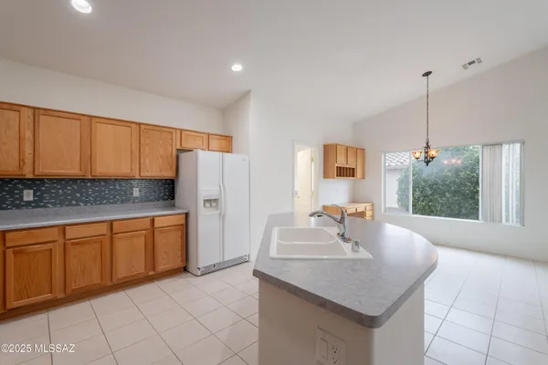 Property Slideshow image 3 of 41 | 37972 s boulder wind dr, Saddlebrooke, AZ, 85739