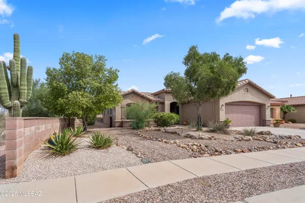 Property Slideshow image 2 of 42 | 7718 w madrigal dr, Tucson, AZ, 85743