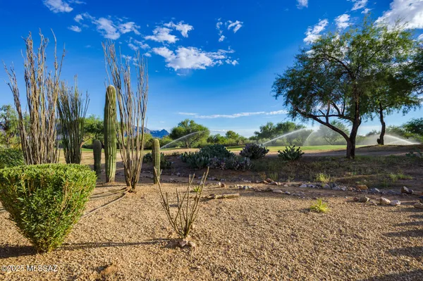Property Slideshow image 3 of 30 | 336 w sunrise vista dr, Green Valley, AZ, 85614