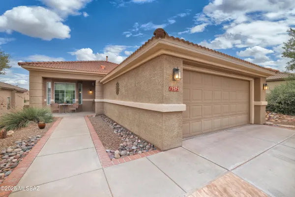 Property Slideshow image 2 of 28 | 13575 n holly grape dr, Marana, AZ, 85658