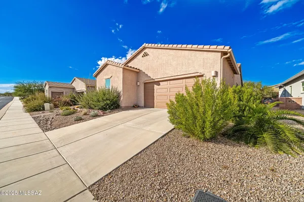 Property Slideshow image 3 of 48 | 2496 w music mountains dr, Green Valley, AZ, 85622