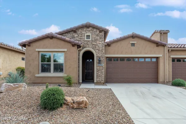 Property Slideshow image 2 of 31 | 62797 e thunder rock dr, Saddlebrooke, AZ, 85739