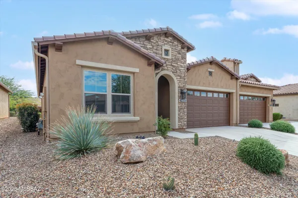Property Slideshow image 2 of 31 | 62797 e thunder rock dr, Saddlebrooke, AZ, 85739