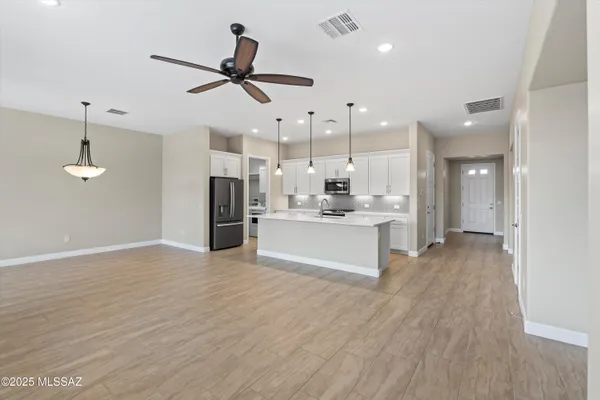 Property Slideshow image 3 of 31 | 62797 e thunder rock dr, Saddlebrooke, AZ, 85739