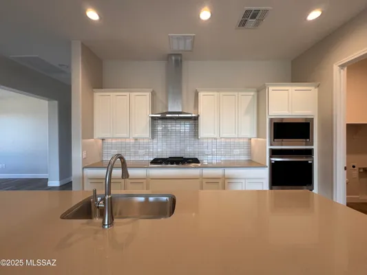 Property Slideshow image 3 of 14 | 30679 s willet way, Oracle, AZ, 85623