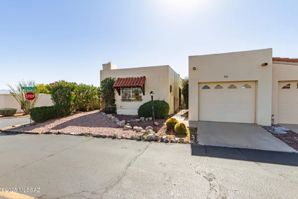 Property Slideshow image 3 of 30 | 801 w bella vista dr, Green Valley, AZ, 85614