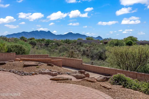 Property Slideshow image 3 of 30 | 810 e josephine canyon dr, Green Valley, AZ, 85614