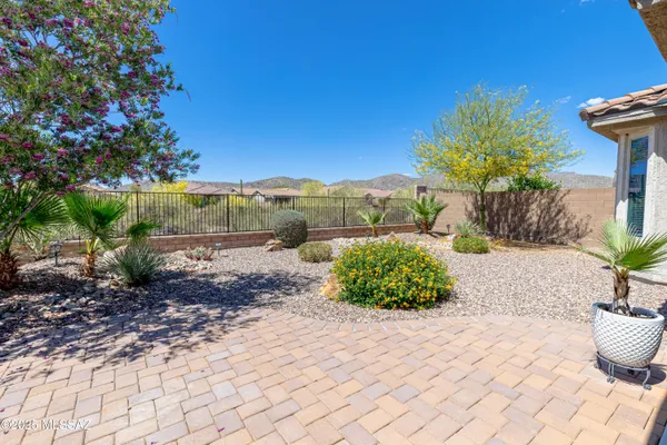 Property Slideshow image 2 of 39 | 7026 w deer creek trl, Marana, AZ, 85658