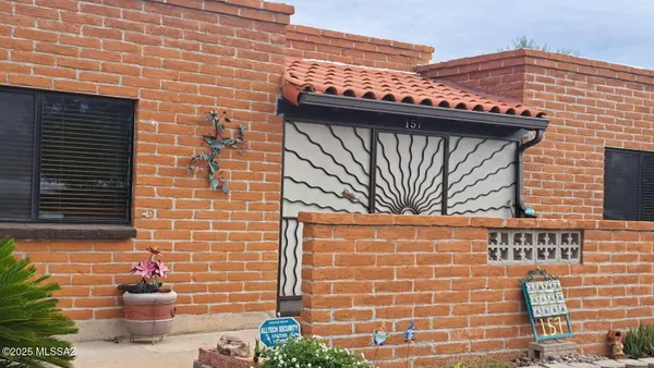 Property Slideshow image 2 of 32 | 157 e el limon, Green Valley, AZ, 85614