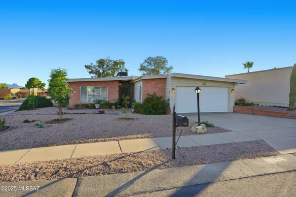 Property Slideshow image 2 of 49 | 425 w san ignacio, Green Valley, AZ, 85614