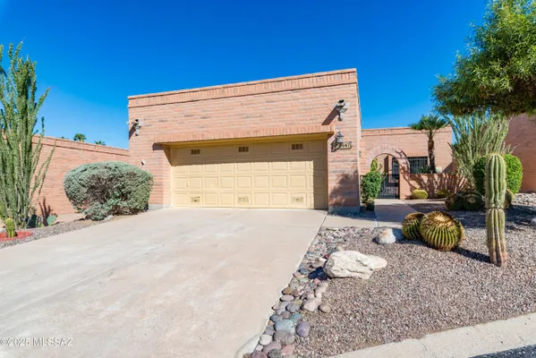 Property Slideshow image 2 of 44 | 8647 n candlewood loop, Tucson, AZ, 85704