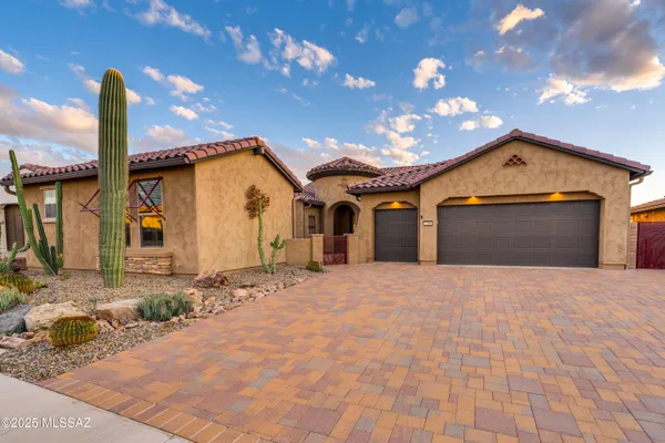 Property Slideshow image 3 of 50 | 2304 e madera plateau dr, Green Valley, AZ, 85614