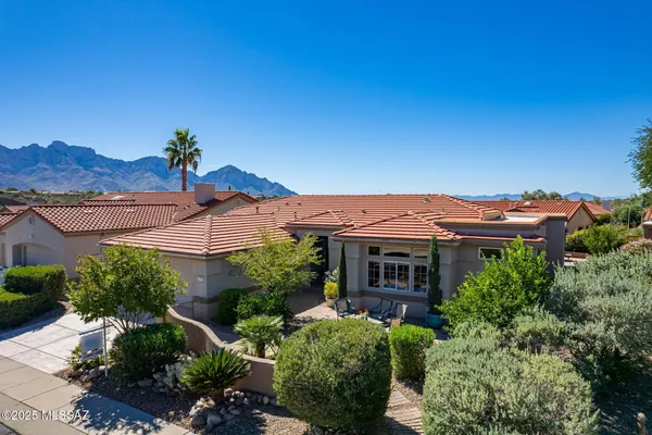 Property Slideshow image 2 of 44 | 2196 e sahuarita wash way, Oro Valley, AZ, 85755