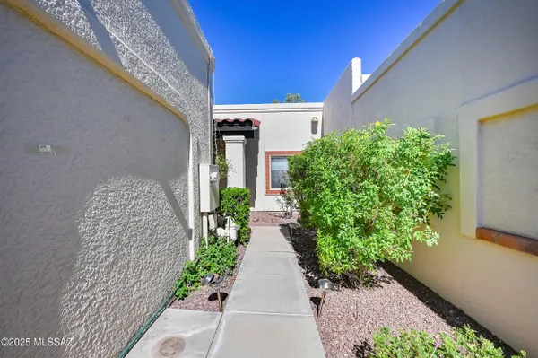 Property Slideshow image 2 of 26 | 840 w calle de emilia, Green Valley, AZ, 85614