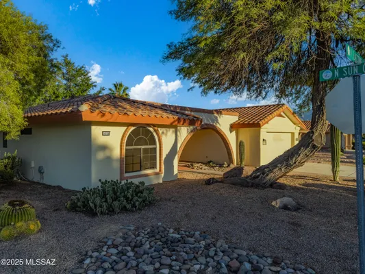 Property Slideshow image 2 of 42 | 14660 n flagstone dr, Oro Valley, AZ, 85755
