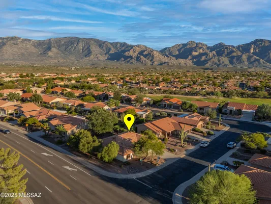 Property Slideshow image 3 of 42 | 14660 n flagstone dr, Oro Valley, AZ, 85755