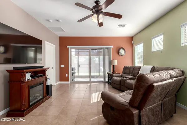 Property Slideshow image 2 of 33 | 467 w calle moncayo, Sahuarita, AZ, 85629