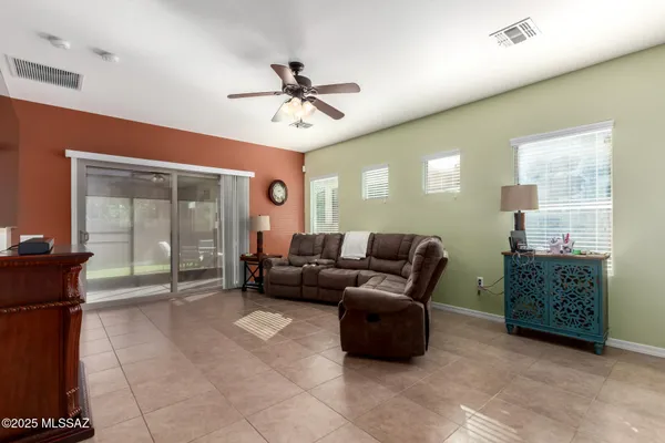 Property Slideshow image 3 of 33 | 467 w calle moncayo, Sahuarita, AZ, 85629