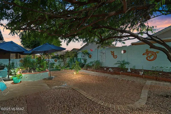 Property Slideshow image 2 of 47 | 1303 w calle luis maria, Sahuarita, AZ, 85629